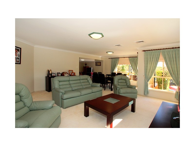 1  Eildon Court, Wattle Grove NSW 2173