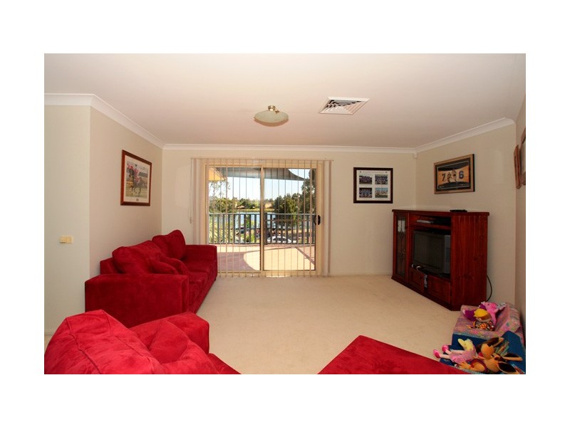 1  Eildon Court, Wattle Grove NSW 2173