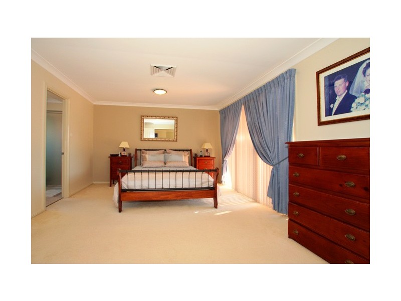 1  Eildon Court, Wattle Grove NSW 2173