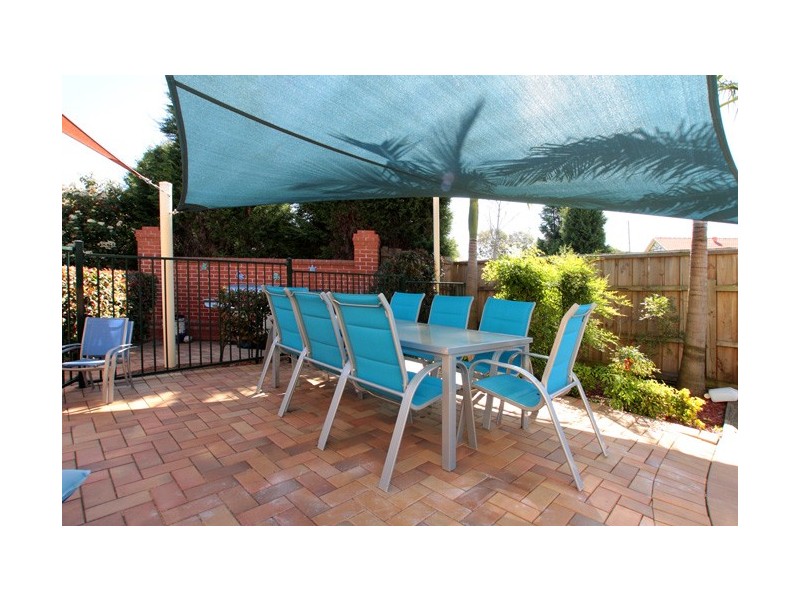 1  Eildon Court, Wattle Grove NSW 2173