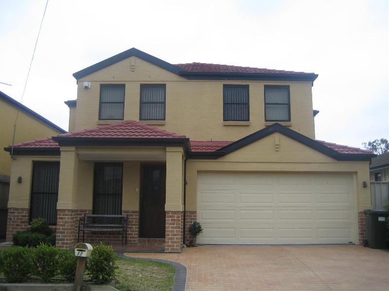 17  Finschhafen St, Holsworthy NSW 2173