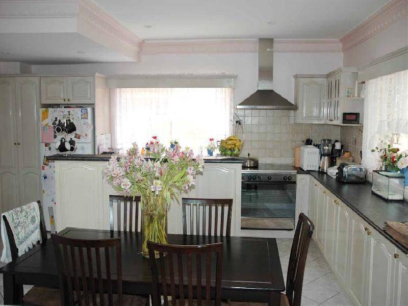 27  Woodlake Ct, Wattle Grove NSW 2173