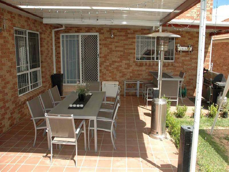 27  Woodlake Ct, Wattle Grove NSW 2173