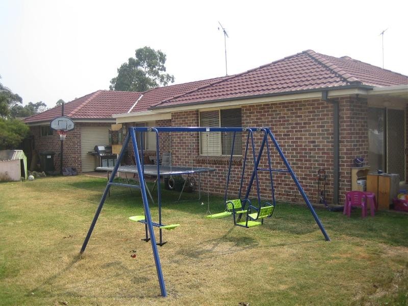 5 Paroo Court, Wattle Grove NSW 2173