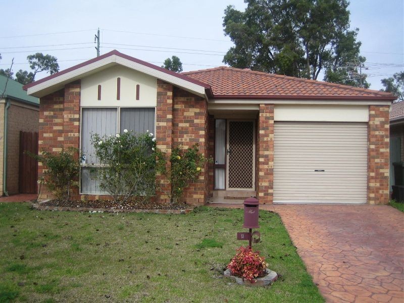 12  Sandover Court, Wattle Grove NSW 2173