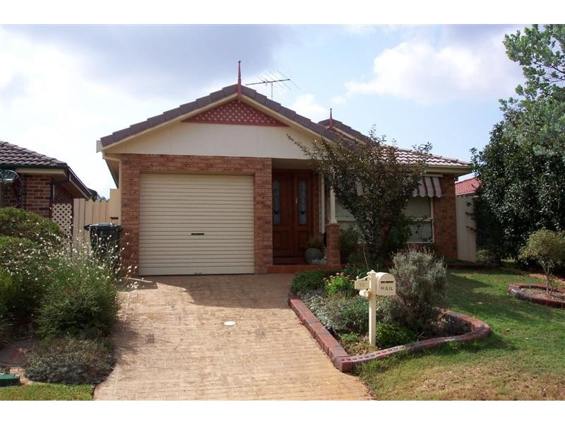 15  Claremont Ct, Wattle Grove NSW 2173