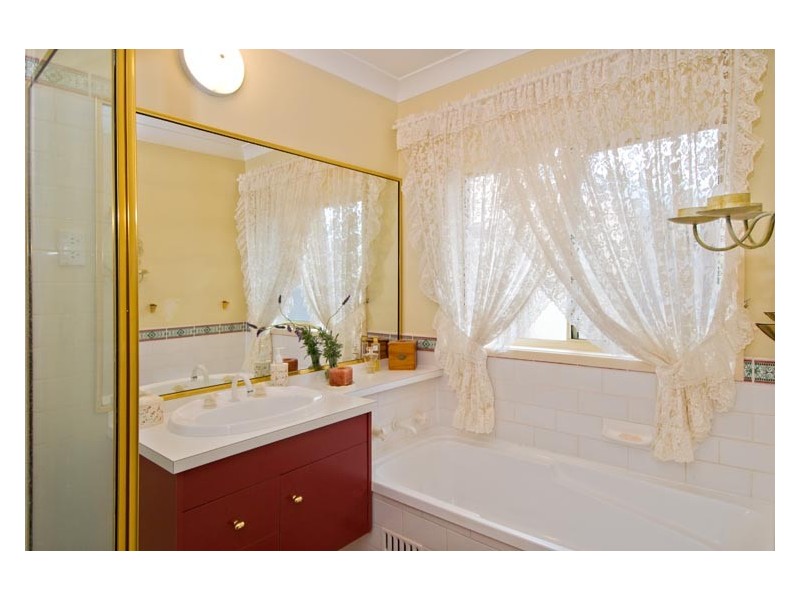 4  Yarran Court, Wattle Grove NSW 2173