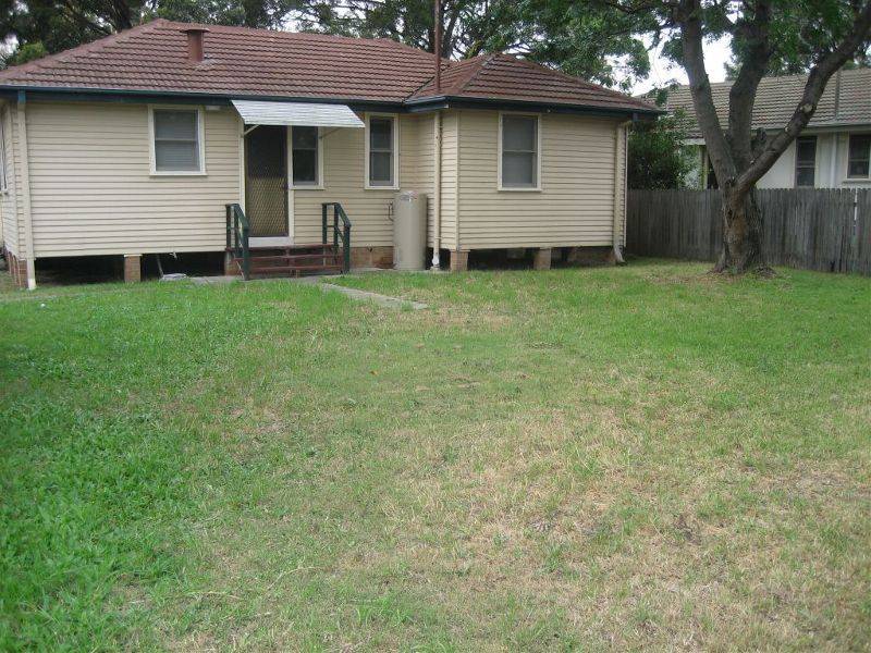 31  Salamaua Cres, Holsworthy NSW 2173