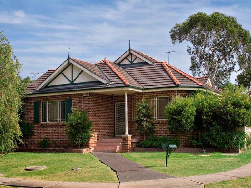 8 Colo Court, Wattle Grove NSW 2173