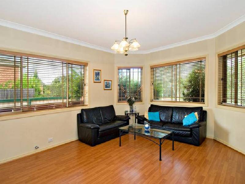 8 Colo Court, Wattle Grove NSW 2173