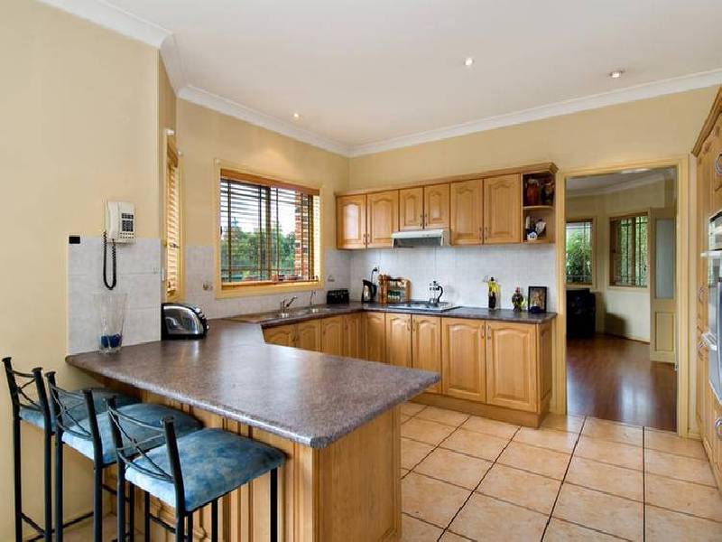 8 Colo Court, Wattle Grove NSW 2173