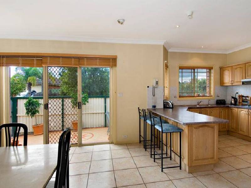 8 Colo Court, Wattle Grove NSW 2173