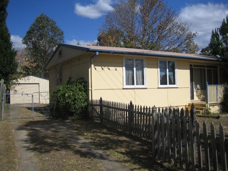 (UNDER CONTRACT) 19  Miri Cres, Holsworthy NSW 2173