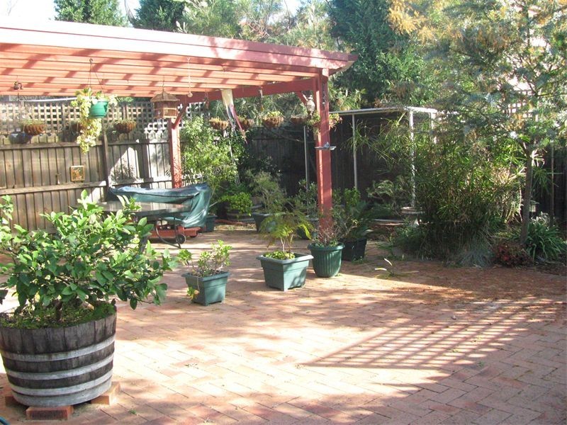 10  Valleyfield Ct, Wattle Grove NSW 2173