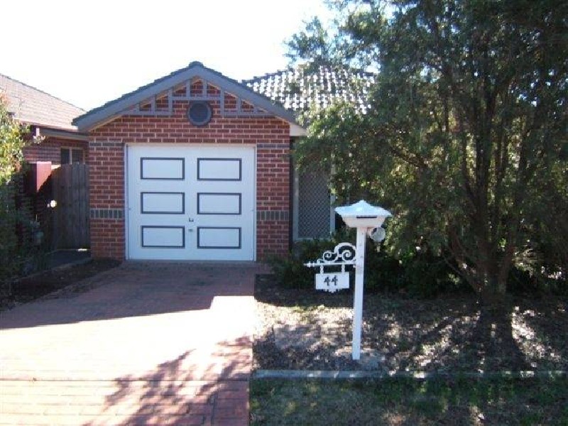44 Lyndhurst Court, Wattle Grove NSW 2173