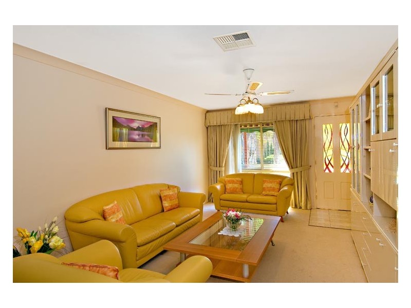 8  GRACEMERE CT, Wattle Grove NSW 2173