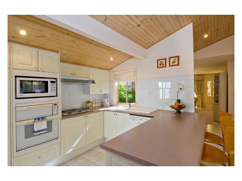 8  GRACEMERE CT, Wattle Grove NSW 2173