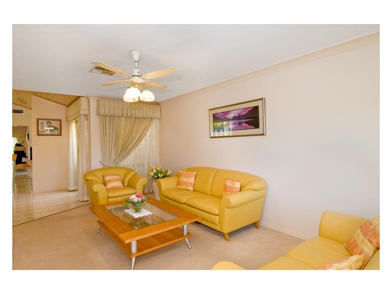 8  GRACEMERE CT, Wattle Grove NSW 2173