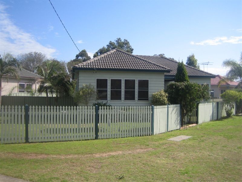 10  Birdwood Ave, Wattle Grove NSW 2173