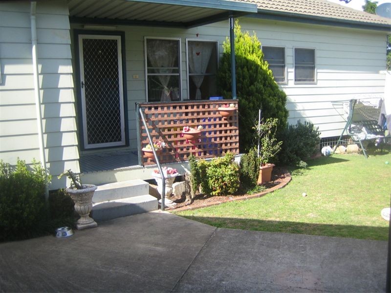 10  Birdwood Ave, Wattle Grove NSW 2173