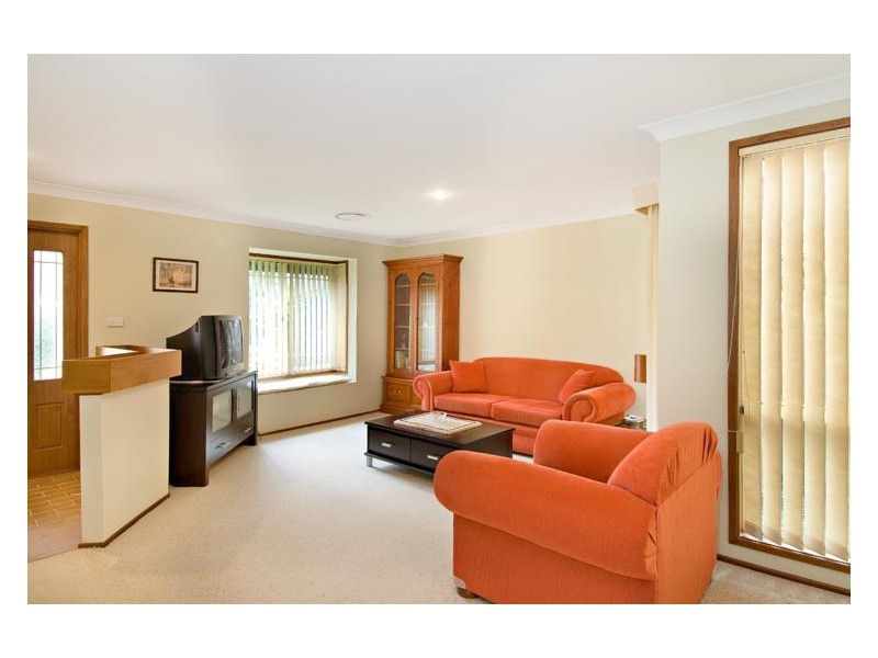 25   LANYON CT,, Wattle Grove NSW 2173