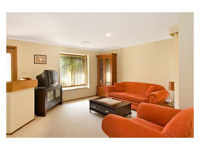 25   LANYON CT,, Wattle Grove NSW 2173
