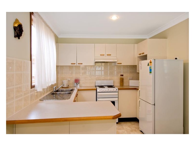25   LANYON CT,, Wattle Grove NSW 2173