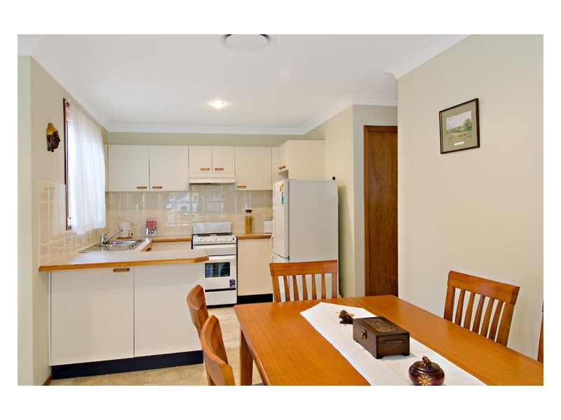 25   LANYON CT,, Wattle Grove NSW 2173