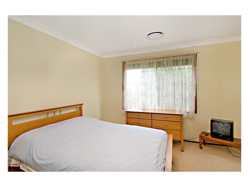 25   LANYON CT,, Wattle Grove NSW 2173