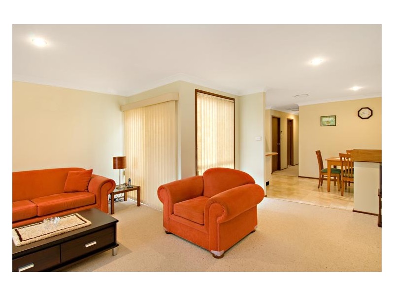 25   LANYON CT,, Wattle Grove NSW 2173