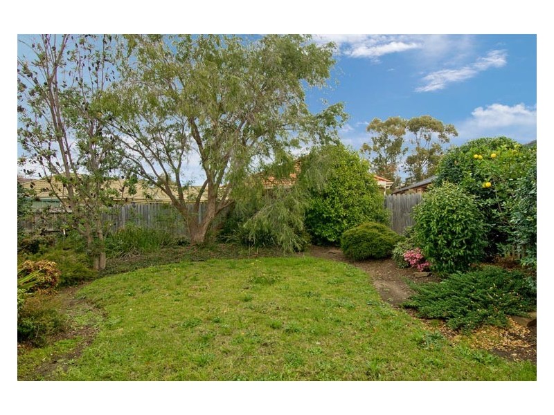 25   LANYON CT,, Wattle Grove NSW 2173