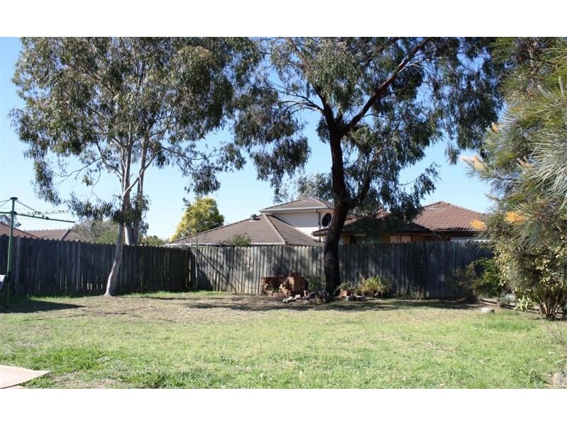 10 Gatley Ct, Wattle Grove NSW 2173