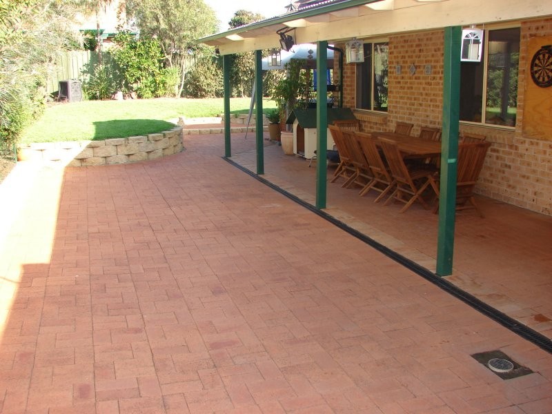 24   Trentham Park Ct, Wattle Grove NSW 2173