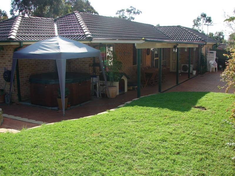 24   Trentham Park Ct, Wattle Grove NSW 2173