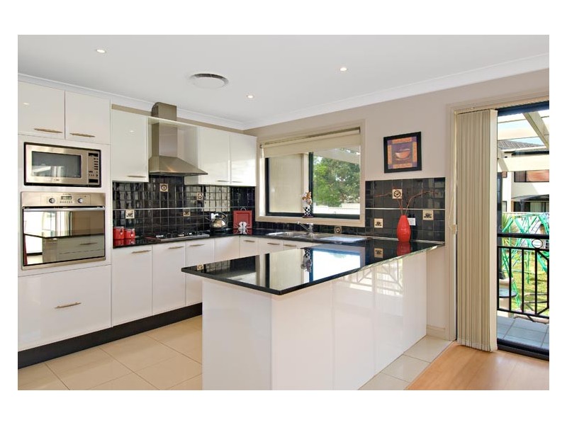 4   Restio Ct, Voyager Point NSW 2172