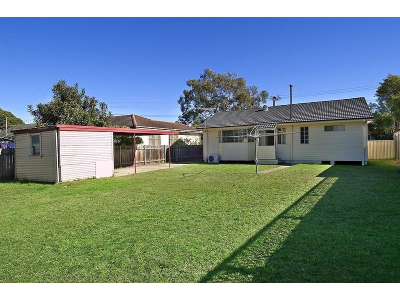 44 Derna Rd, Holsworthy NSW 2173