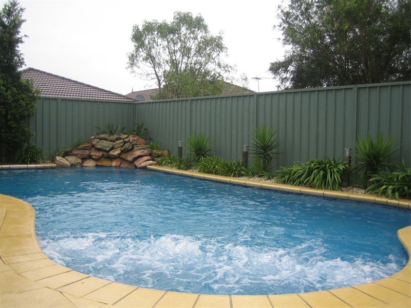 14 Brownlow Ct, Wattle Grove NSW 2173