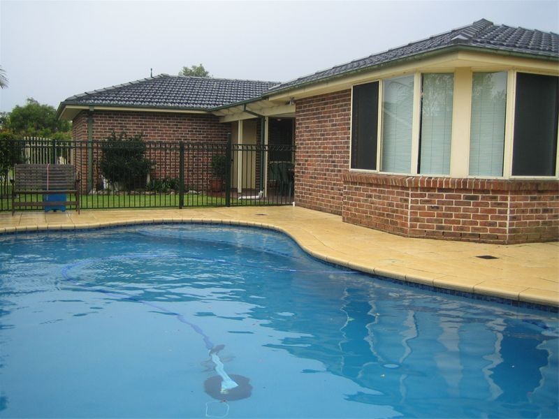 14 Brownlow Ct, Wattle Grove NSW 2173