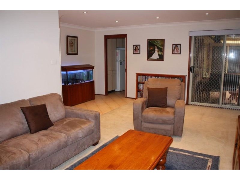 30  Paroo Crt, Wattle Grove NSW 2173