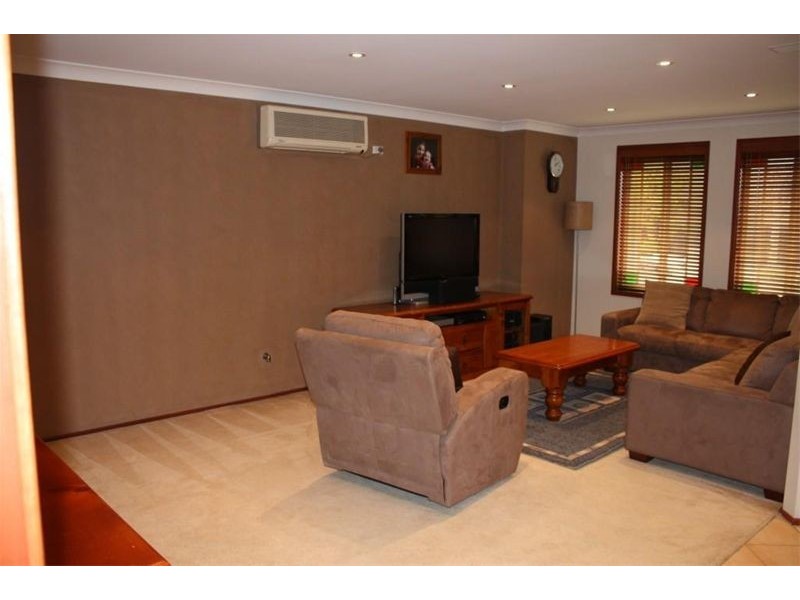 30  Paroo Crt, Wattle Grove NSW 2173