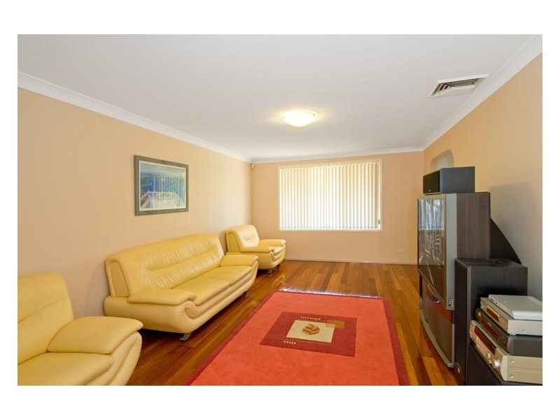 1  Springfield Court, Wattle Grove NSW 2173