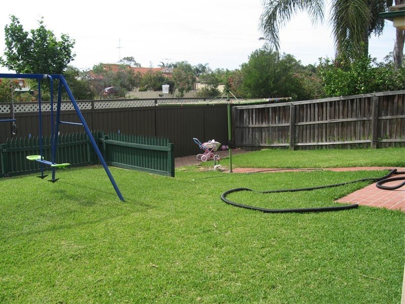 8  Cassinia Court, Wattle Grove NSW 2173