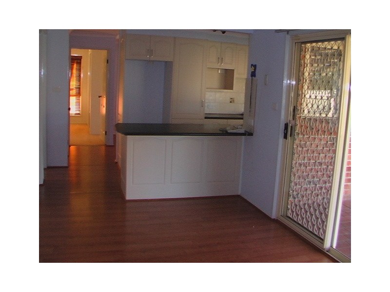 8  Cassinia Court, Wattle Grove NSW 2173