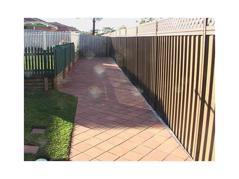 8  Cassinia Court, Wattle Grove NSW 2173