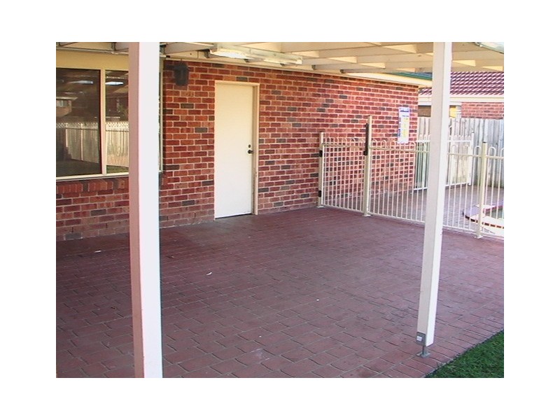 8  Cassinia Court, Wattle Grove NSW 2173