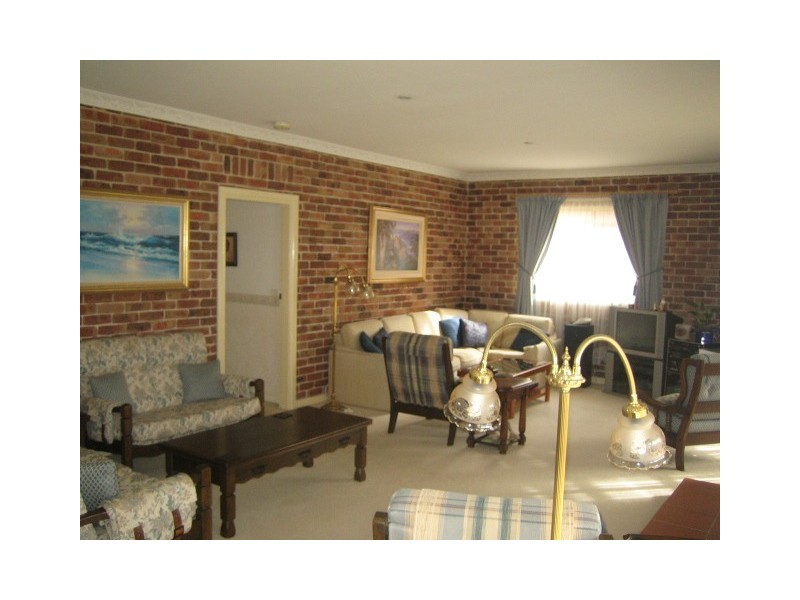 2  Ancura Ct, Wattle Grove NSW 2173