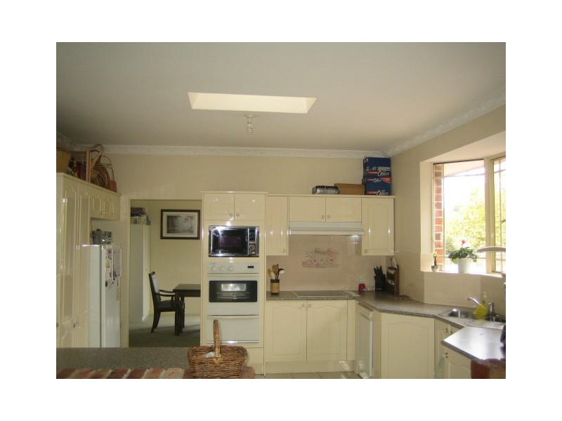 2  Ancura Ct, Wattle Grove NSW 2173