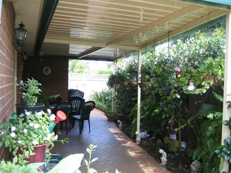 2  Kaputar Court, Wattle Grove NSW 2173