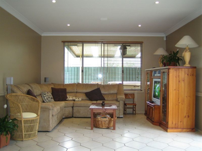 53   Wombeyan Crt, Wattle Grove NSW 2173