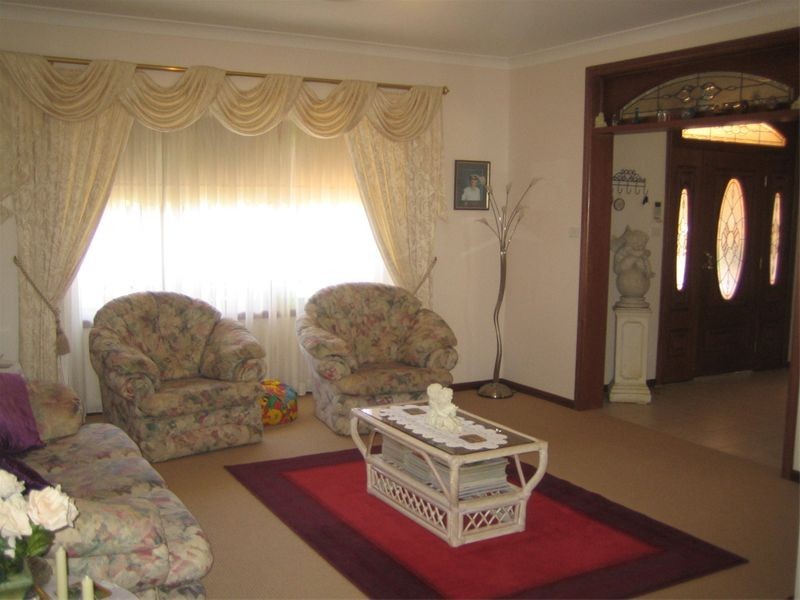 74   Boronia drive, Voyager Point NSW 2172